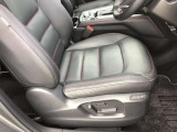 マツダは運転手中心の車つくりを行っております。上部に視認ゾーン、手が届く位置に操作ゾーンを配置し、運転に集中できるコックピットを演出しております☆