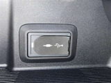 充電用USB端子付き。スマートフォンなどの充電に便利です。