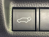 【パワーバックドア】スマートキーや運転席のボタンを押すだけでリアゲートが自動で開閉します!荷物を持っている時や、高い位置にあるバックドアを閉める際に便利な機能です♪