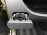 カップホルダーは運転席や助手席からちょうど手の届く位置です!!