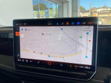 超大型15インチの大型タッチスクリーンナビ搭載。スマホのような滑らかな操作性はをぜひ一度お試しください。