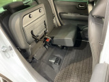 後席をはね上げれば、「もうひとつの荷室」が生まれます。