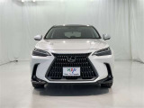 スピンドルグリルがレクサスらしさを強調します。