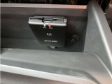 ETC車載器付きです♪高速道路をスイスイと通過!で、キャシュレス!クルマは料金所をノンストップで通過することができます☆