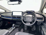 運転席まわりです。 各操作スイッチは使いやすい位置に配置されてます。