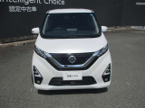 LEDヘッドライトは、本当に明るくて安全です。暗い夜道からお客様を守ってくれます。運転しやすいですし、黄色いハロゲンライトと見比べてください。