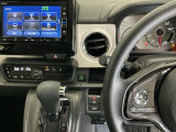 ホンダ純正メモリーナビ搭載なので、遠方へのドライブもお任せ下さい!ステアリング左手側にオーディオ関連のコントロールスイッチを配置しています。操作時は視線を逸らすことなく運転に集中できます