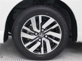 純正アルミホイールは精度が高く、走行の安定性が優れています。タイヤサイズ165/65R14