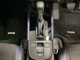 「e:HEV」は、モーター走行を中心にしながら電気エネルギーやエンジン動力を最も効率よく使い分けることができる賢いハイブリッドシステムです。サイドブレーキはスイッチ操作の電子制御パーキングブレーキです