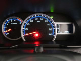 とっても見やすいメーターです。夜間時はラグジュアリーな気分にさせてくれる照明が魅力ですので、夜のドライブも楽しみになりますよ♪