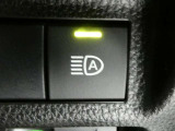 【オートマチックハイビームヘッドライト】ハイビーム走行時に対向車や前走車をカメラで認識して自動的にロービームにする機能が装備されています。※道路環境などによっては作動しない場合があります。