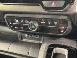 運転席側にはシートヒーターが付いています!寒い日に便利な装備ですね。