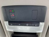急病時や危険を感じた時には、SOSコールスイッチを押してください。万が一の事故発生時には、エアバッグ展開と連動し自動通報されます。専門のオペレーターが警察や消防への連携をサポートします。