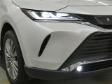 LEDヘッドライトです。デザイン性がよくとても明るいので、夜間の走行や悪天候でも安心です。しかも長寿命!