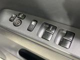 【電動格納ミラー】サイドミラーは電動格納式となっており、狭い駐車場でもキズがつくリスクを抑えられます。