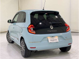 ご納車の前には専門スタッフによる点検・整備を実施いたします。さらにはご納車後のカーライフを想定し、各機関・電気系統のチェック、ロードテストも行いますので、ご遠方のお客様もご安心下さいませ。