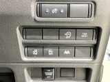 運転席から両側電動スライドドアの開閉ができます