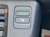 シングルペダルコントロールのスイッチ。アクセルペダルを踏むと前進、緩めると減速・停止してくれます