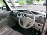 機能的な運転席は運転の妨げにならずストレスを感じさせません。