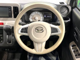 インテリアに合わせたデザインのステアリングは、運転される方のことも考え、運転しやすい形状、大きさです。是非一度、実際に触ってお確かめください。