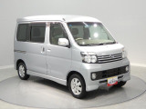 【右前ナナメ】視界が高く見晴らしが良いので、運転がしやすく毎日の移動もリラックスして行えます。