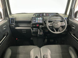 【インパネ】運転のしやすさを最優先に設計された見晴らしの良いフロントビュー。車両間隔が掴みやすく狭い道でも安心♪「安全」と「品質」を最優先に、安心してお乗りいただけるクルマを提供いたします。