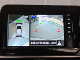 前後左右4つのカメラで、上から見たような映像をお届け、駐車時も安心、アラウンドビューモニター付(肉眼では確認し辛い左前の映像に切り替えることも可能です)。