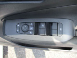 全席パワーウインドウを装備!運転席はオート機能が付いていますので、ワンタッチで全開閉が可能です♪