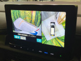 【マルチビューカメラシステム】専用のカメラにより、上から見下ろしたような視点で360度クルマの周囲を確認することができます☆死角部分も確認しやすく、狭い場所での切り返しや駐車もスムーズに行えます。