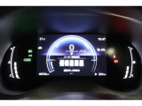マルチインフォメーションディスプレイ付きのメーターです!エコ運転へ導く多彩な情報を表示してくれます。