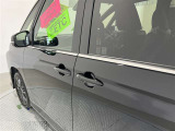 前席、後席はワンタッチで楽にお車の開け閉めが可能です!