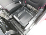 取り出しやすく、しまいやすい収納スペースが満載です。ティッシュやペットボトル等、用途に合わせた収納が可能ですので、使い方はあなた次第!