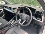 Audiのインテリアはエクステリア同様、優れたデザイン性とクオリティ、そして機能性を兼ね備えております。