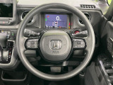 インテリアに合わせたデザインのステアリングは、運転される方のことも考え、運転しやすい形状、大きさです。是非一度、実際に触ってお確かめください。