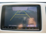 バックカメラを搭載しておりガイドラインも表示されますので車庫入れも安心ですね♪
