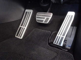 運転席アクセル・ブレーキペダル