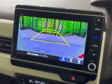 【バックカメラ】駐車時に後方がリアルタイム映像で確認できます。大型商業施設や立体駐車場での駐車時や、夜間のバック時に大活躍!運転スキルに関わらず、今や必須となった装備のひとつです!