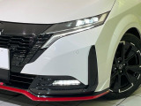 【LEDヘッドライト】悪天候や夜間走行時も良好な視界を確保し安心して運転できる高輝度LEDヘッドライトを装備!点灯速度が早く、消費電力も抑えられています。