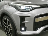 LEDヘッドライトです。デザイン性がよくとても明るいので、夜間の走行や悪天候でも安心です。しかも長寿命!