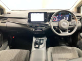 運転席からの視界が左右に広く隅々まではっきりと見渡せます。車の前端も把握しやすく安心して運転できます。