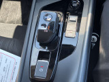 電動パーキングブレーキ装備!また、オートブレーキホールド機能もありますので、停車時ブレーキペダルから足を離してもブレーキ力を保持しているので動き出しません。(アクセルペダルを踏むと解除され発進します)