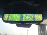【デジタルインナーミラー】後席の大きな荷物や同乗者で後方が確認しづらい時でも安心!カメラが撮影した車両後方の映像をルームミラー内に表示。クリアな視界で状況の確認が可能です!