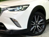 【LEDヘッドライト】悪天候や夜間走行時も良好な視界を確保し安心して運転できる高輝度LEDヘッドライトを装備!点灯速度が早く、消費電力も抑えられています。