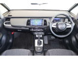 操作性に優れた運転席となります!小物入れや各ボタンの配置にこだわり、使いやすいです!座り心地もよく視認性も良好なのでロングドライブもお任せ下さい!