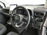 見通しのよいすっきりとした視界で、誰でも運転しやすいです。運転のしやすさは疲れにくさにも繋がりますよ♪