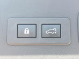 【パワーバックドア】スマートキーや運転席のボタンを押すだけでリアゲートが自動で開閉します!荷物を持っている時や、高い位置にあるバックドアを閉める際に便利な機能です♪