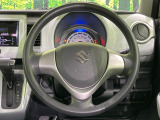 インテリアに合わせたデザインのステアリングは、運転される方のことも考え、運転しやすい形状、大きさです。是非一度、実際に触ってお確かめください。