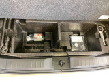 たっぷり20Lの荷室床下収納を用意しております。