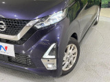 【LEDヘッドライト】悪天候や夜間走行時も良好な視界を確保し安心して運転できる高輝度LEDヘッドライトを装備!点灯速度が早く、消費電力も抑えられています。