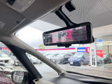 リアのカメラの画像を表示する『スマートルームミラー』で荷物いっぱいでも後部が見えます。 ディーラーオプション「前ドラレコ」も装備